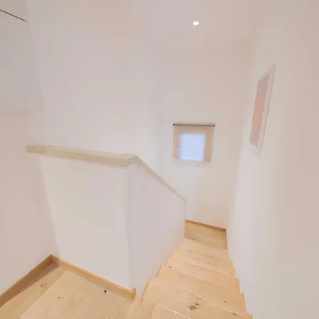 Charming 2bdr 4p - *